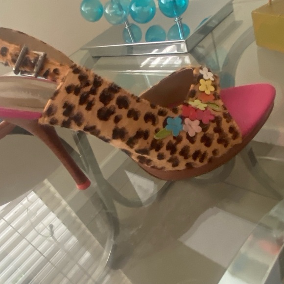 Cindy Says Platform Stilettos Cheetah w Flowers 10 - Picture 3 of 9